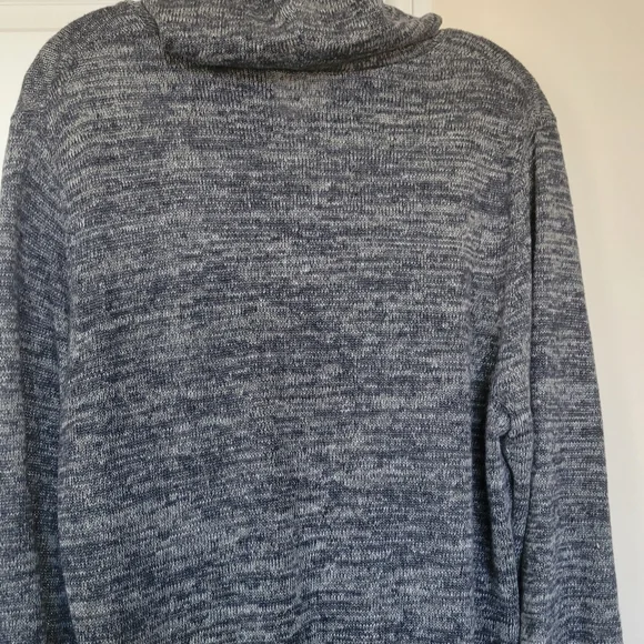 Vince men's hoody, TAG IS MISSING. size is medium but may fit a slightly larger - Picture 4 of 6